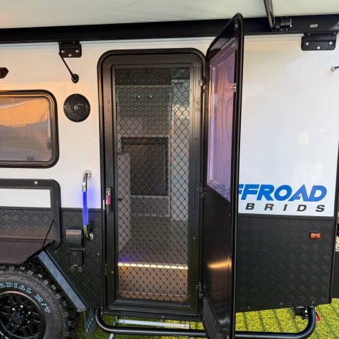 TRIPLE LOCK SCREEN DOOR
